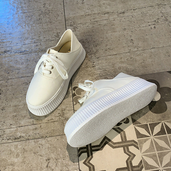 Vászon női tornacipő fűzővel és 5 cm-es platformmal