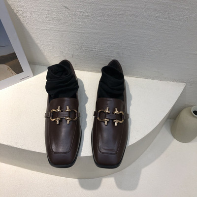 Új modell alkalmi női cipő fém díszítéssel