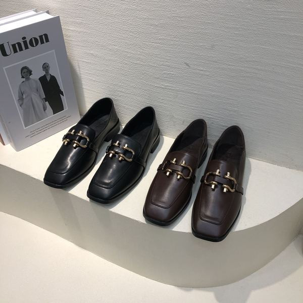 Új modell alkalmi női cipő fém díszítéssel