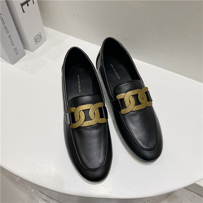 Casual παπούτσια για γυναίκες με μεταλλική διακόσμηση