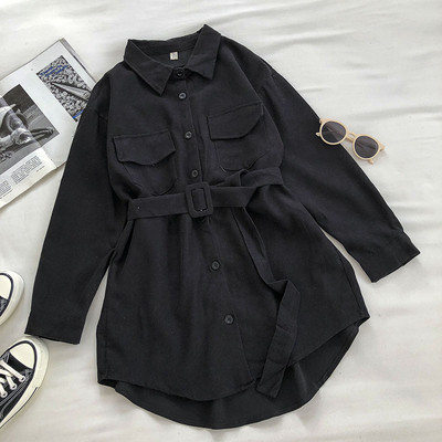 Uue mudeli naiste särk klassikalise krae ja vööga