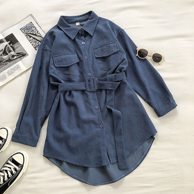 Uue mudeli naiste särk klassikalise krae ja vööga