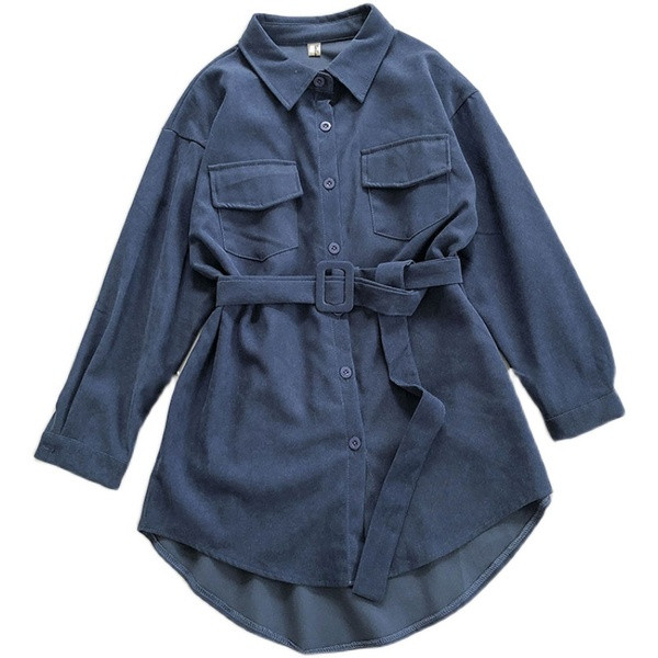 Uue mudeli naiste särk klassikalise krae ja vööga