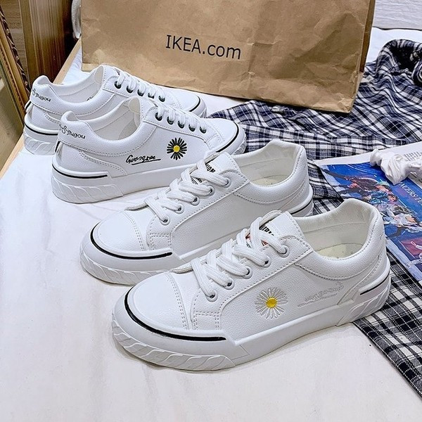 Női alkalmi tornacipő színes hímzéssel