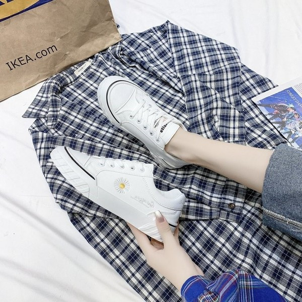 Női alkalmi tornacipő színes hímzéssel