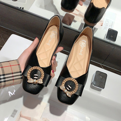 Alkalmi női bőr cipő fém elemmel