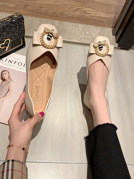 Alkalmi női bőr cipő fém elemmel