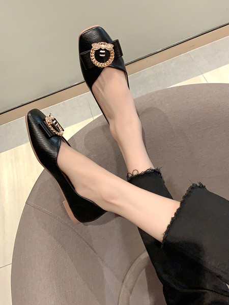 Alkalmi női bőr cipő fém elemmel