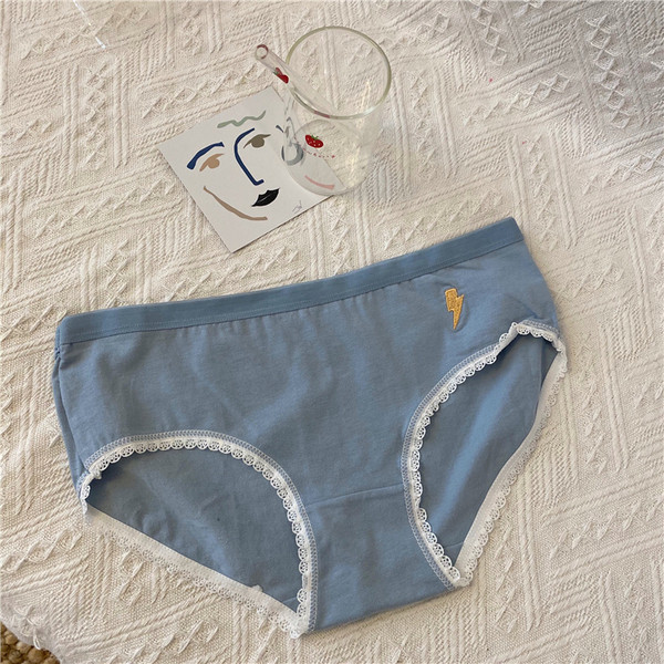 Σετ από πέντε κομμάτια βαμβακερά εσώρουχα με κέντημα