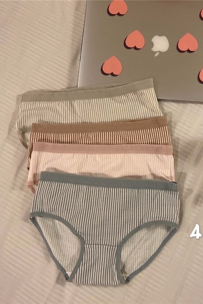 Σετ από τέσσερα τεμ. γυναικεία εσώρουχα  μπικίνι