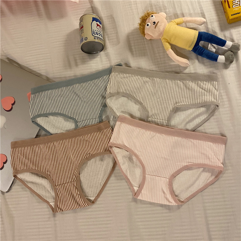 Σετ από τέσσερα τεμ. γυναικεία εσώρουχα  μπικίνι