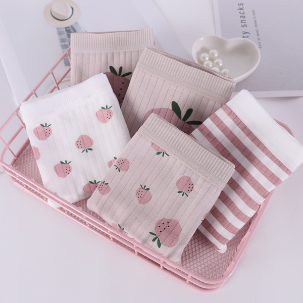 Viiest erineva mustriga naiste bikiinide komplekt