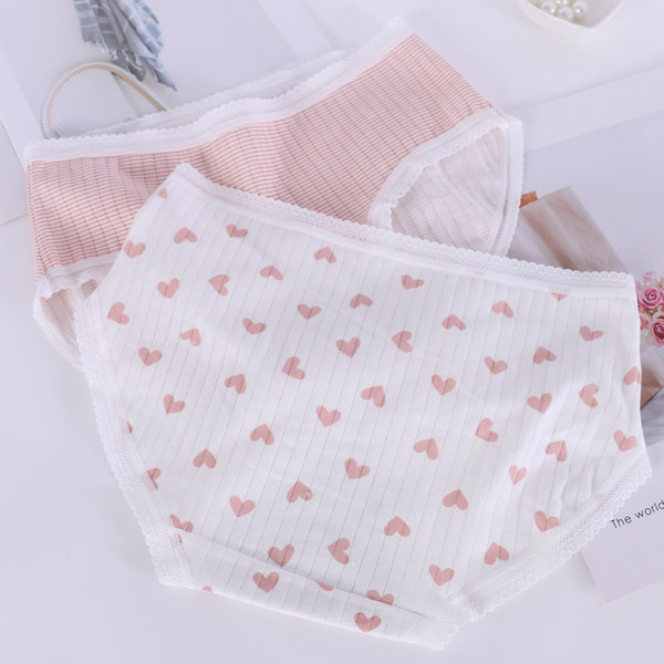 Σετ από πέντε γυναικεία μπικίνι με διαφορετικά σχέδια και δαντέλα