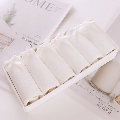 Ένα σετ από έξι  τεμάχια γυναικεία μπικίνι