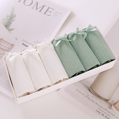 Ένα σετ από έξι  τεμάχια γυναικεία μπικίνι