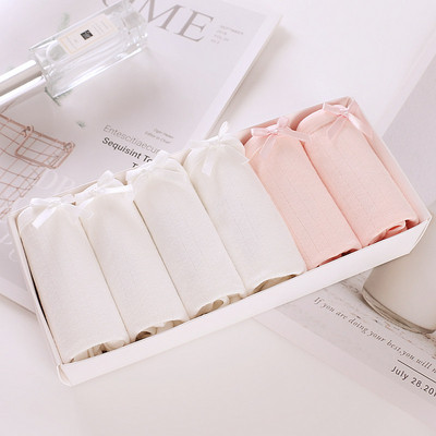 Ένα σετ από έξι  τεμάχια γυναικεία μπικίνι