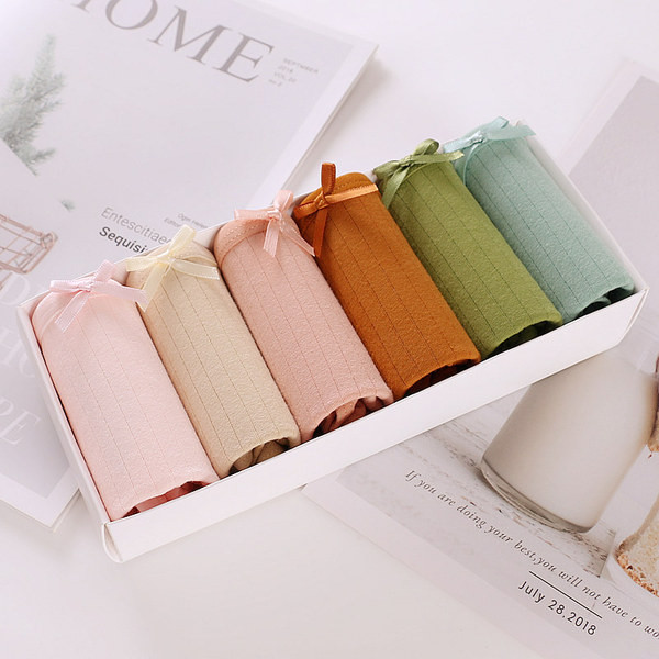 Ένα σετ από έξι  τεμάχια γυναικεία μπικίνι