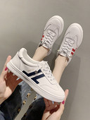 Eko bőrből készült alkalmi női tornacipő fehér színben