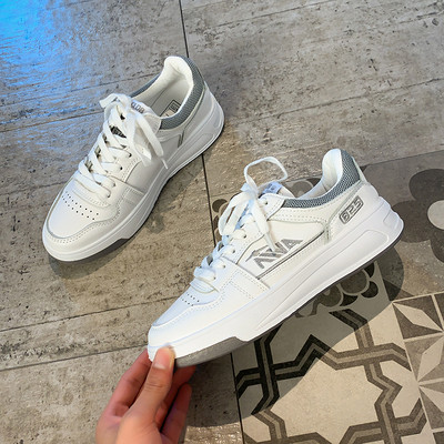 Légáteresztő női tornacipő eko bőrből, fűzővel