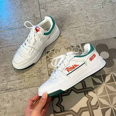 Légáteresztő női tornacipő eko bőrből, fűzővel