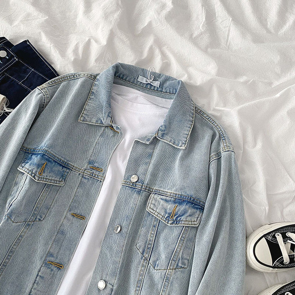 Naiste nööpide ja taskutega teksajakk