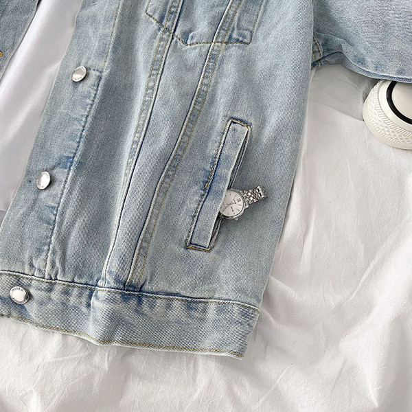 Naiste nööpide ja taskutega teksajakk