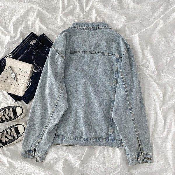 Naiste nööpide ja taskutega teksajakk