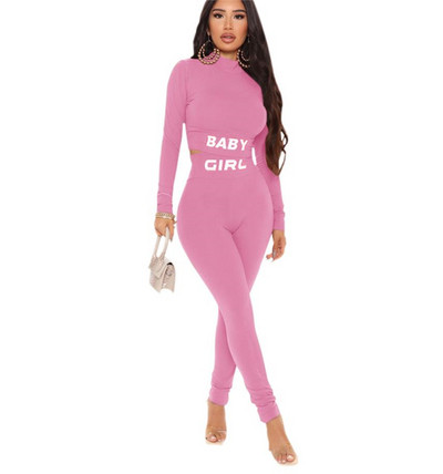 Μοντέρνο σετ κοντή μπλούζα και κολάν