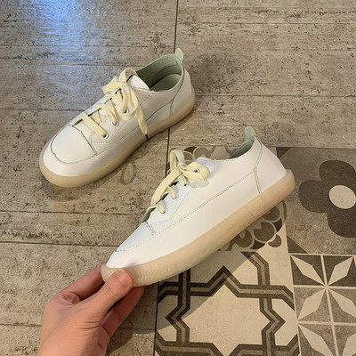 Valge lameda tallaga vabaaja naiste tossud