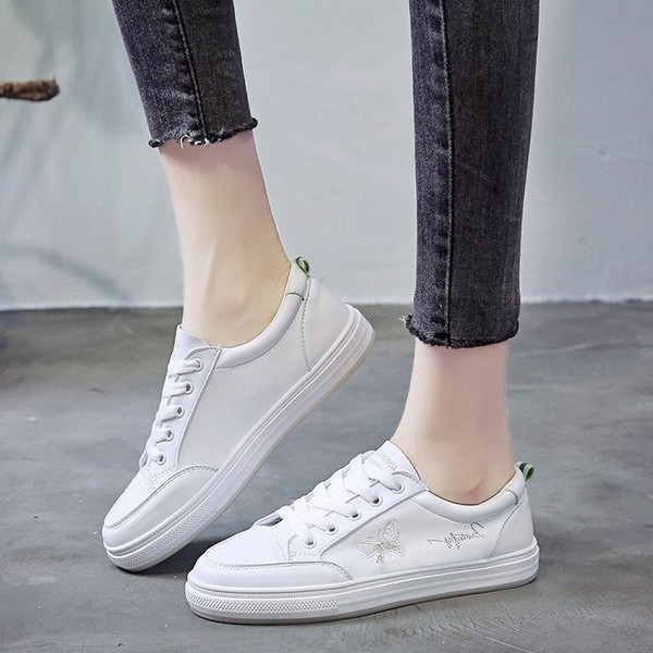 Γυναικεία casual λευκά πάνινα παπούτσια με χρωματιστά κεντήματα