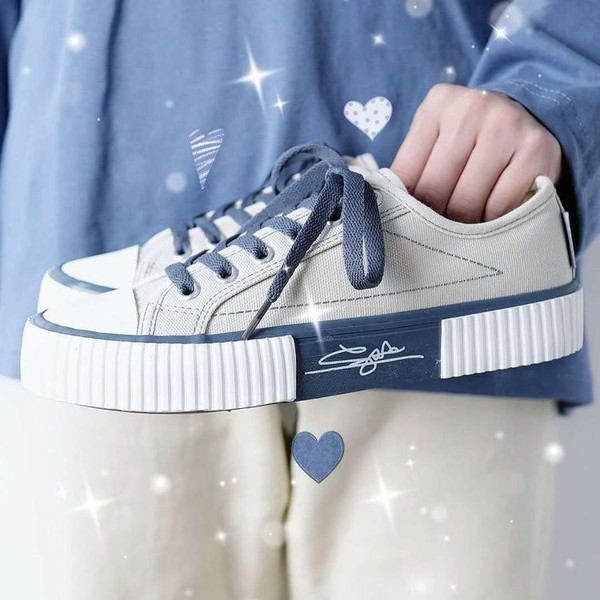 Női alkalmi cipők új modellje, lapos talppal