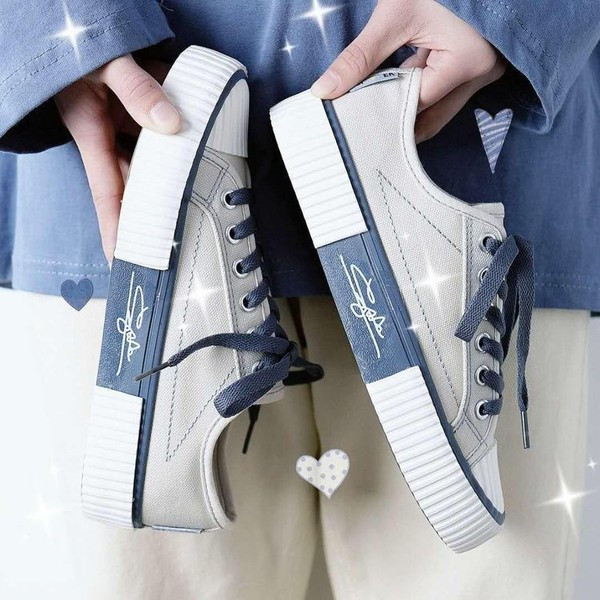 Női alkalmi cipők új modellje, lapos talppal