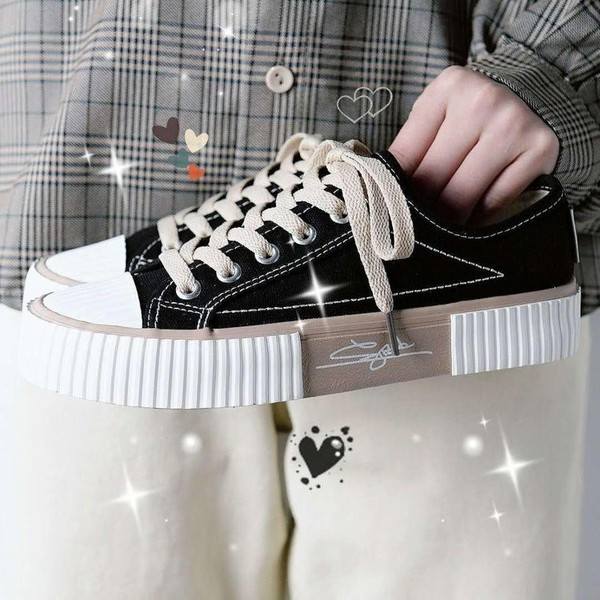 Női alkalmi cipők új modellje, lapos talppal