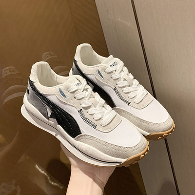 Casual αθλητικά παπούτσια με επίπεδη σόλα και κορδόνια