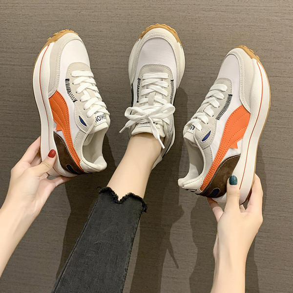 Casual αθλητικά παπούτσια με επίπεδη σόλα και κορδόνια