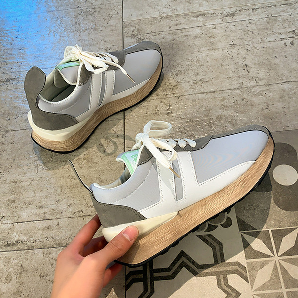 Casual γυναικεία αθλητικά παπούτσια κατασκευασμένα από έκο δέρμα με επίπεδη σόλα
