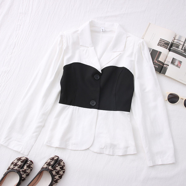 Moderna ženska košulja sa špic izrezom