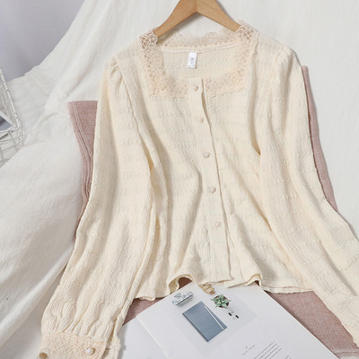 Moodne naiste särk kandilise dekoltee ja pitsiga