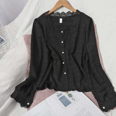 Moodne naiste särk kandilise dekoltee ja pitsiga