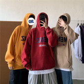 Φθινοπωρινό ανδρικό φούτερ με επιγραφές και εφαρμογή