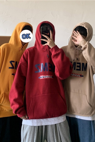 Φθινοπωρινό ανδρικό φούτερ με επιγραφές και εφαρμογή