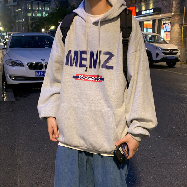 Φθινοπωρινό ανδρικό φούτερ με επιγραφές και εφαρμογή