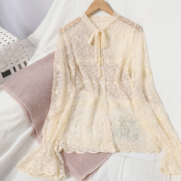 Női csipke ing hosszú ujjal és gallérral szalaggal