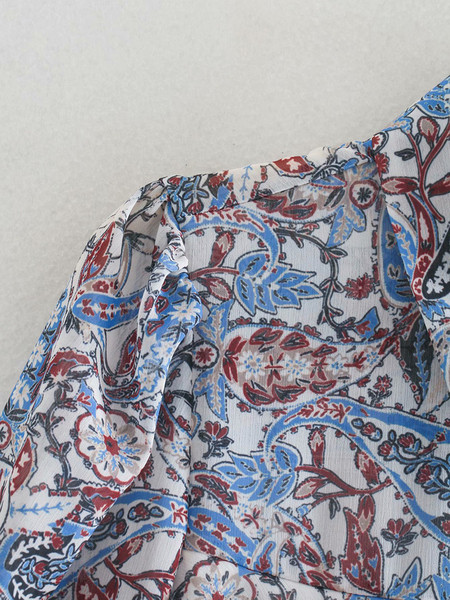 Naiste nööpide ja lokkidega särk