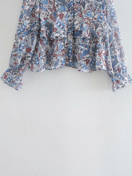 Naiste nööpide ja lokkidega särk