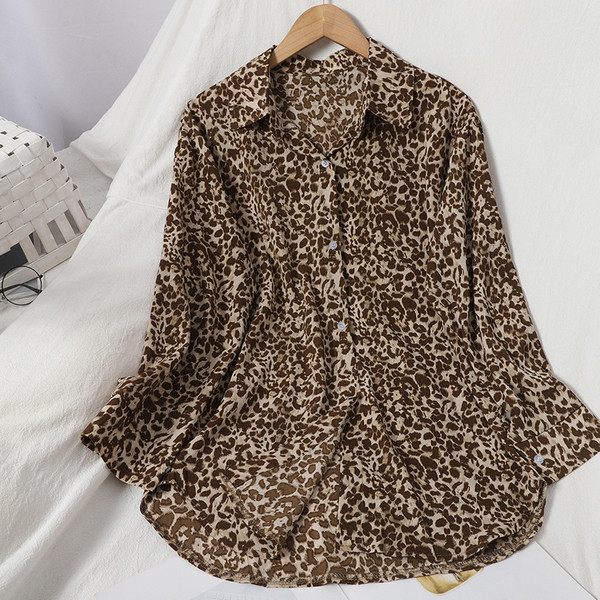 Γυναικείο πουκάμισο με μοτίβο λεοπάρ και κλασικό γιακά