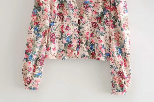 Női ing virágmintával és gombokkal