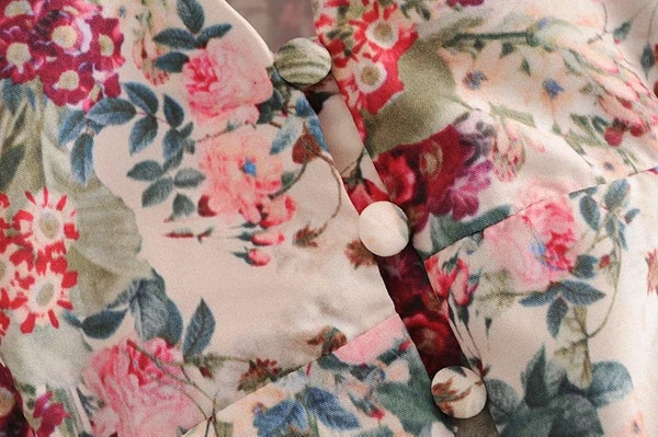 Női ing virágmintával és gombokkal