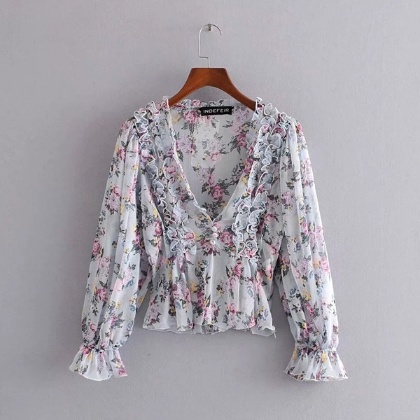 Uue mudeli lillemustriga ja spits-kaelusega särk