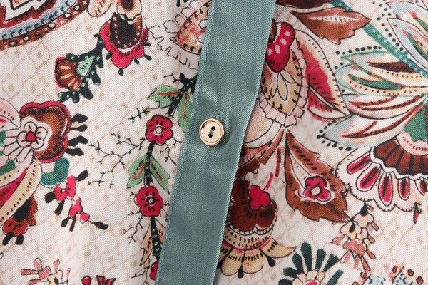 Uut mudelit värvilise mustriga kevad-sügissärk